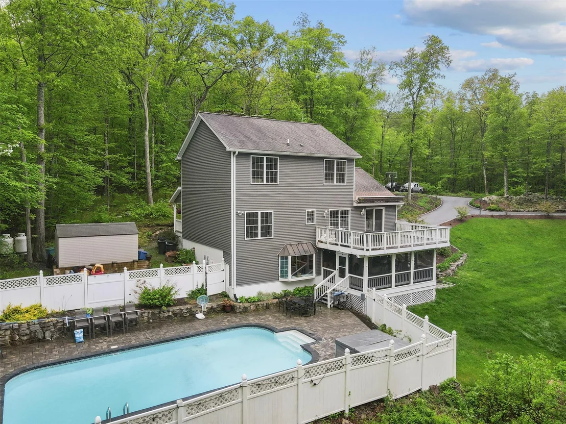 Photo of 25 Crest Road