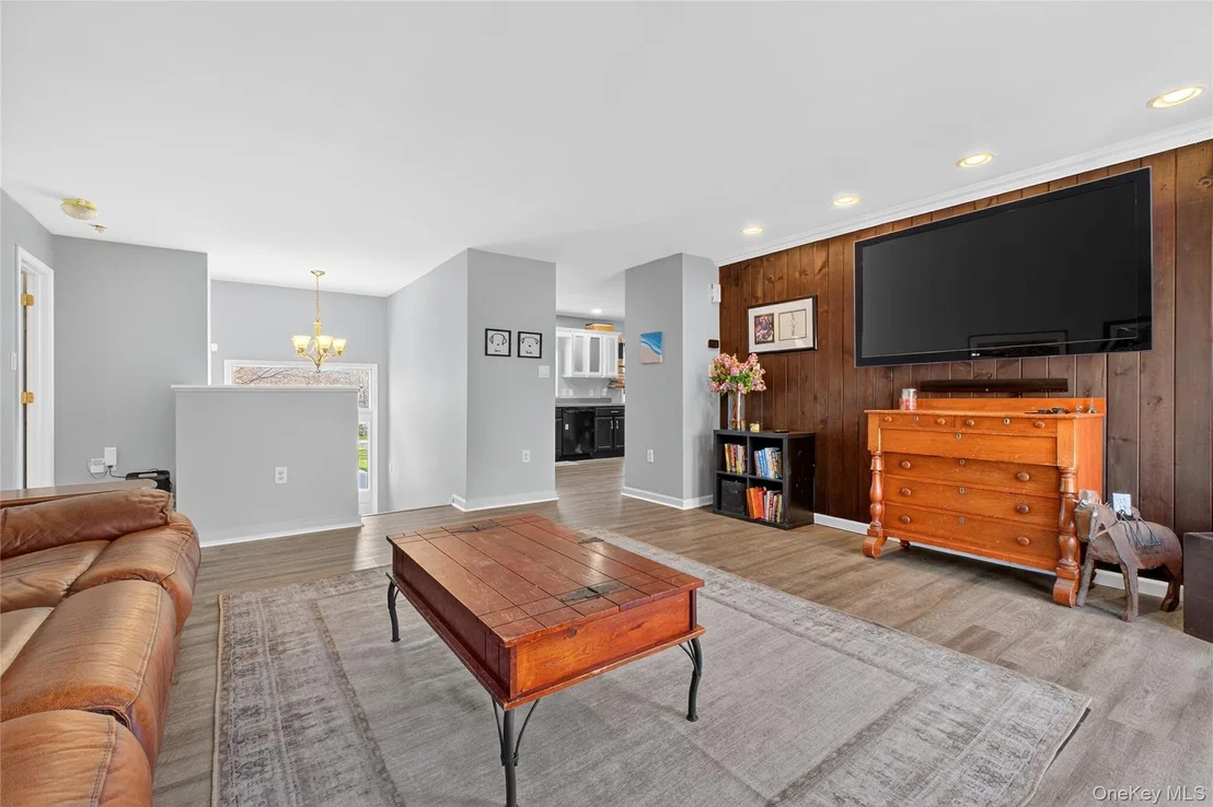 Photo of 387 Cornwall Hill Road