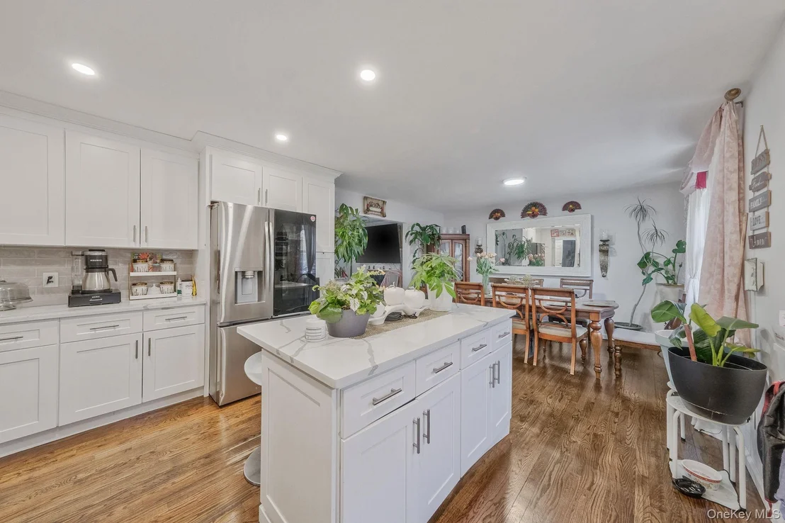 Photo of 231 W Woodside Avenue