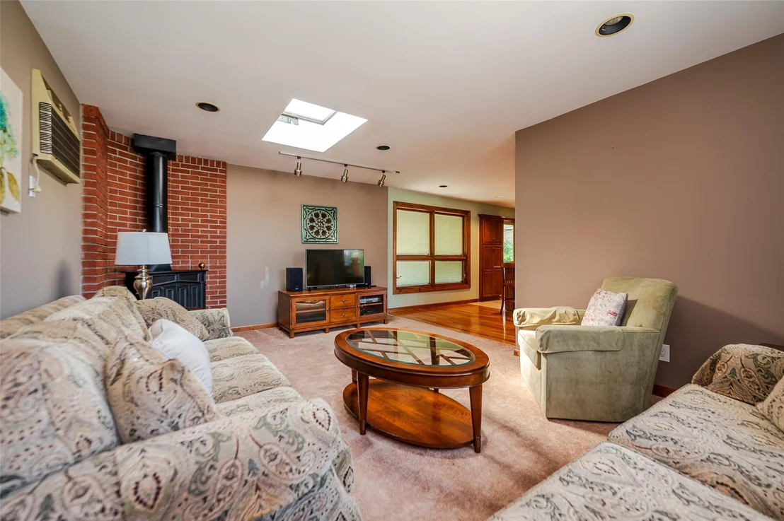 Photo of 1158 Lorraine Drive