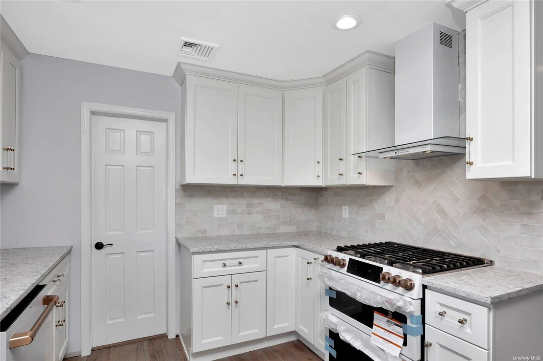 Photo of 324 Clocks Boulevard
