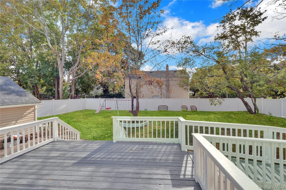 Photo of 239 Bayview Avenue