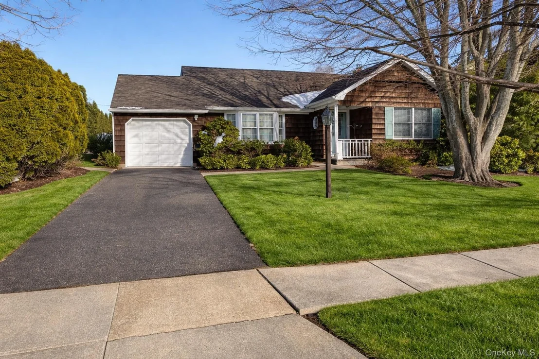 Photo of 892 Lilac Drive