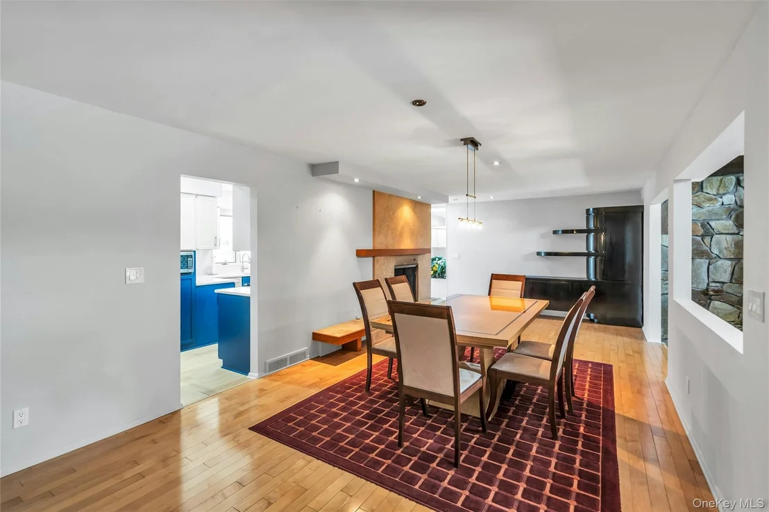 Photo of 32 E 7th Street