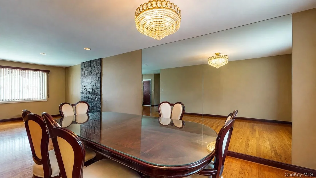 Photo of 336 W Valley Stream Boulevard