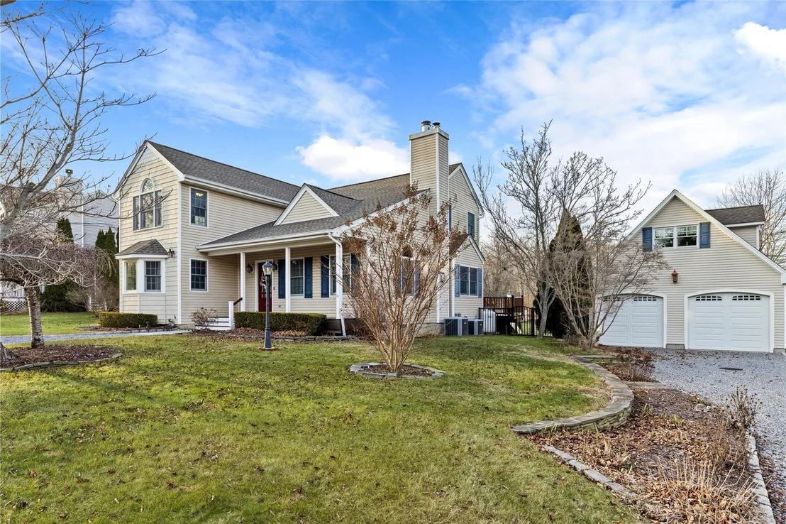 Photo of 110 Peconic Bay Boulevard