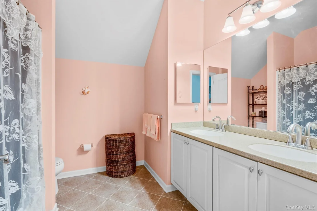 Photo of 653 Creekside Lane