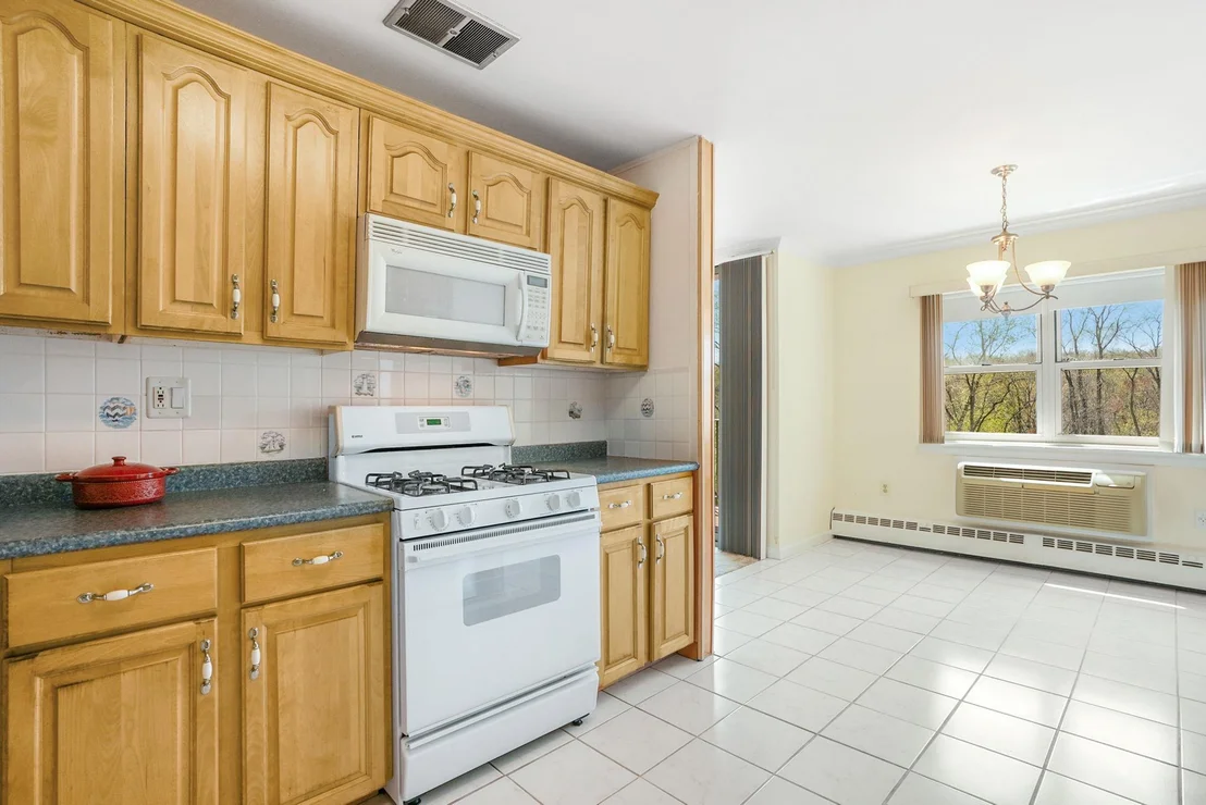 Photo of Unit 4S at 1 Lakeview Drive