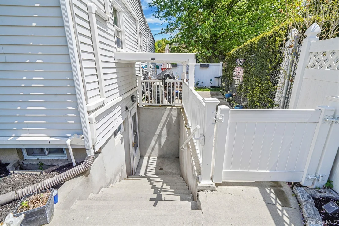 Photo of 85 Applegate Drive