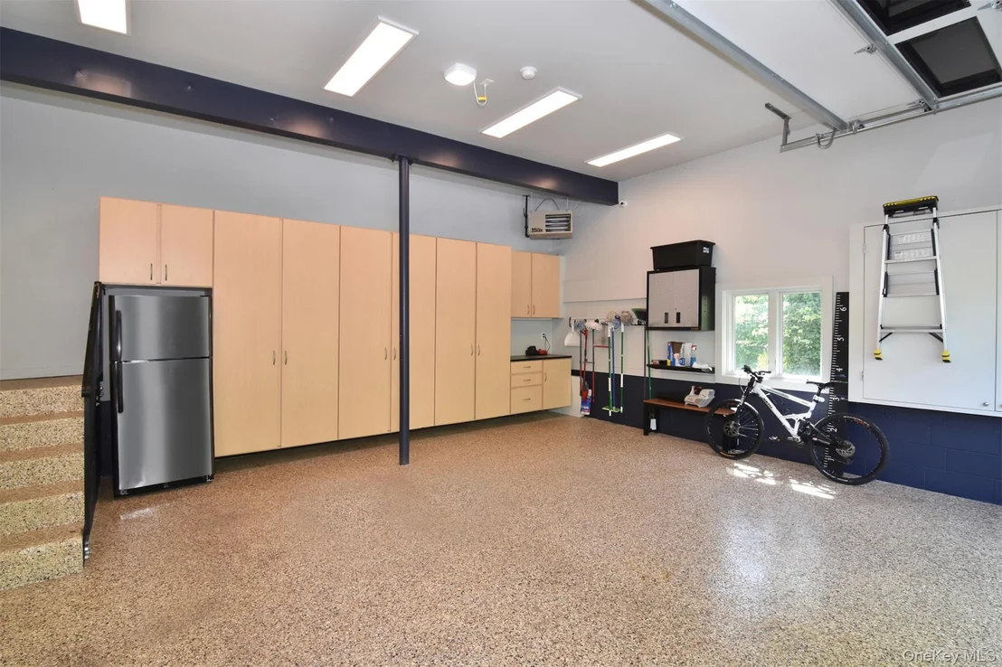 Photo of 8 Shoreview Circle