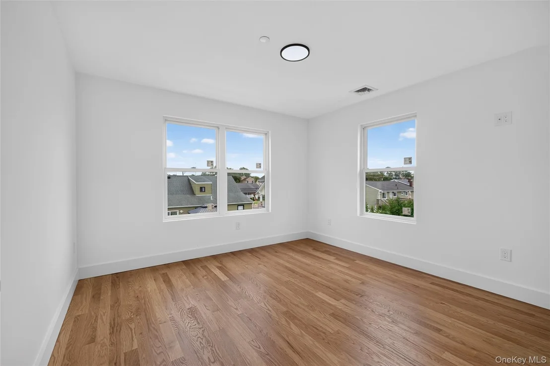 Photo of 265 Roosevelt Avenue