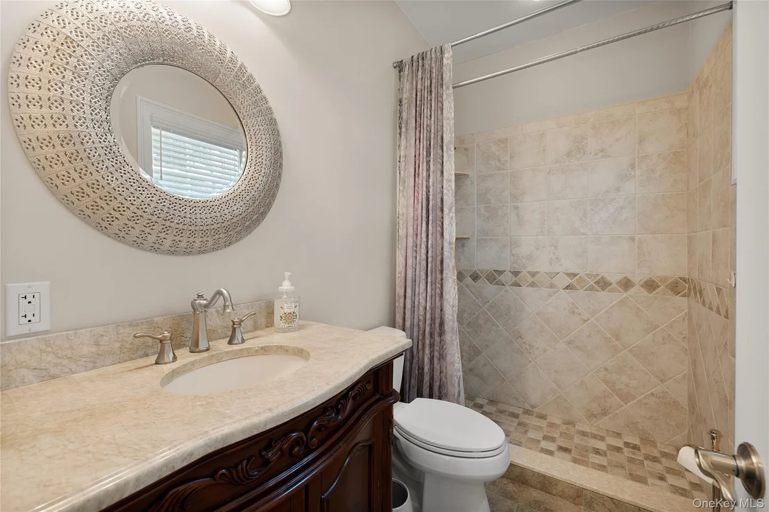 Photo of 65 W Bayberry Road