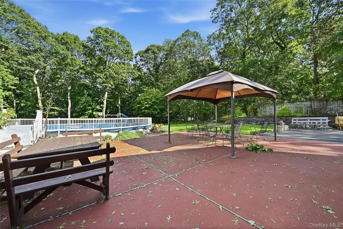 Photo of 82 Oakwood Drive