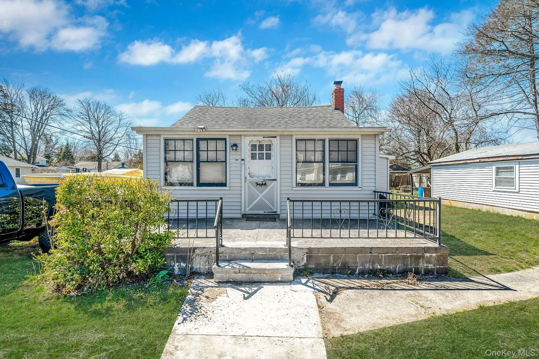 Photo of 2 Roberts Avenue
