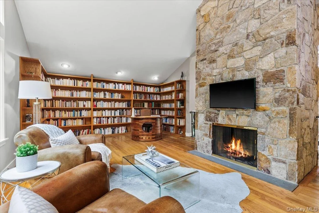 Photo of 3 Lakeside Drive
