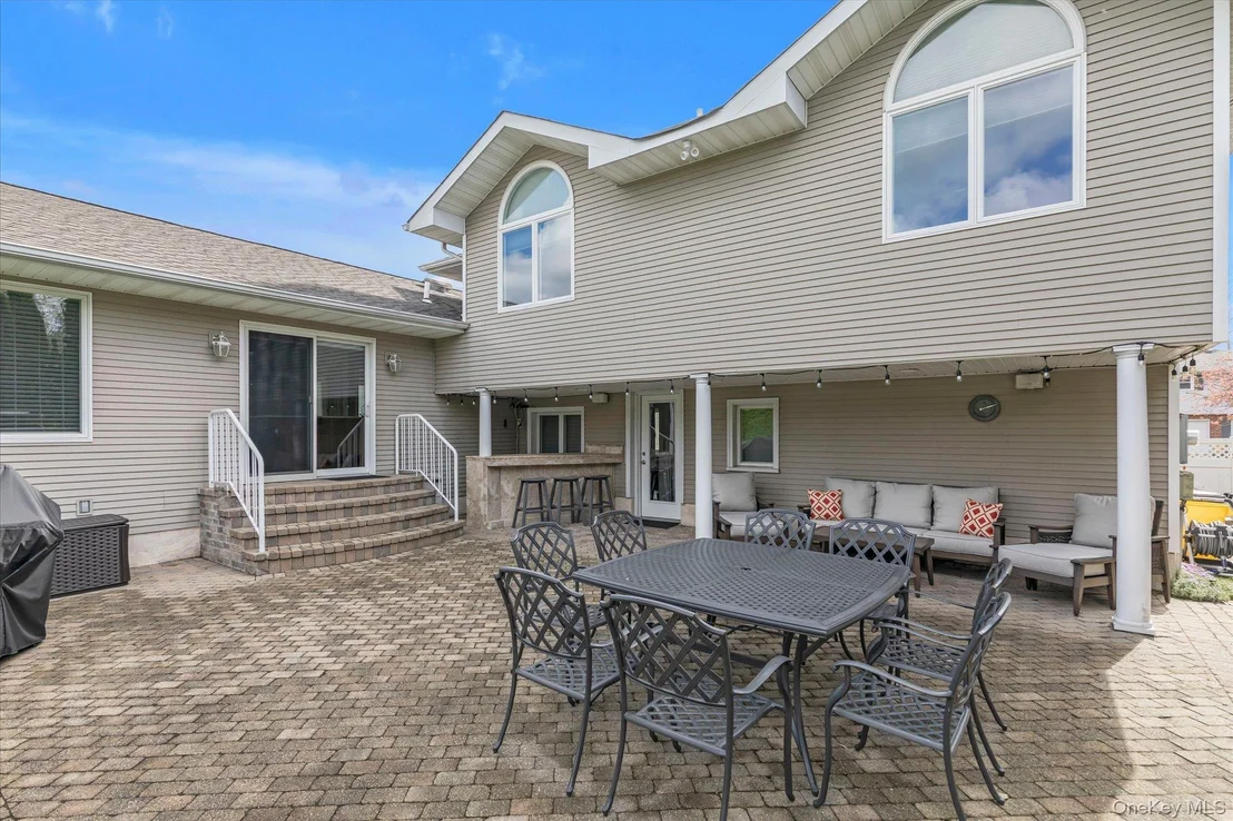 Photo of 340 Woodbridge Lane