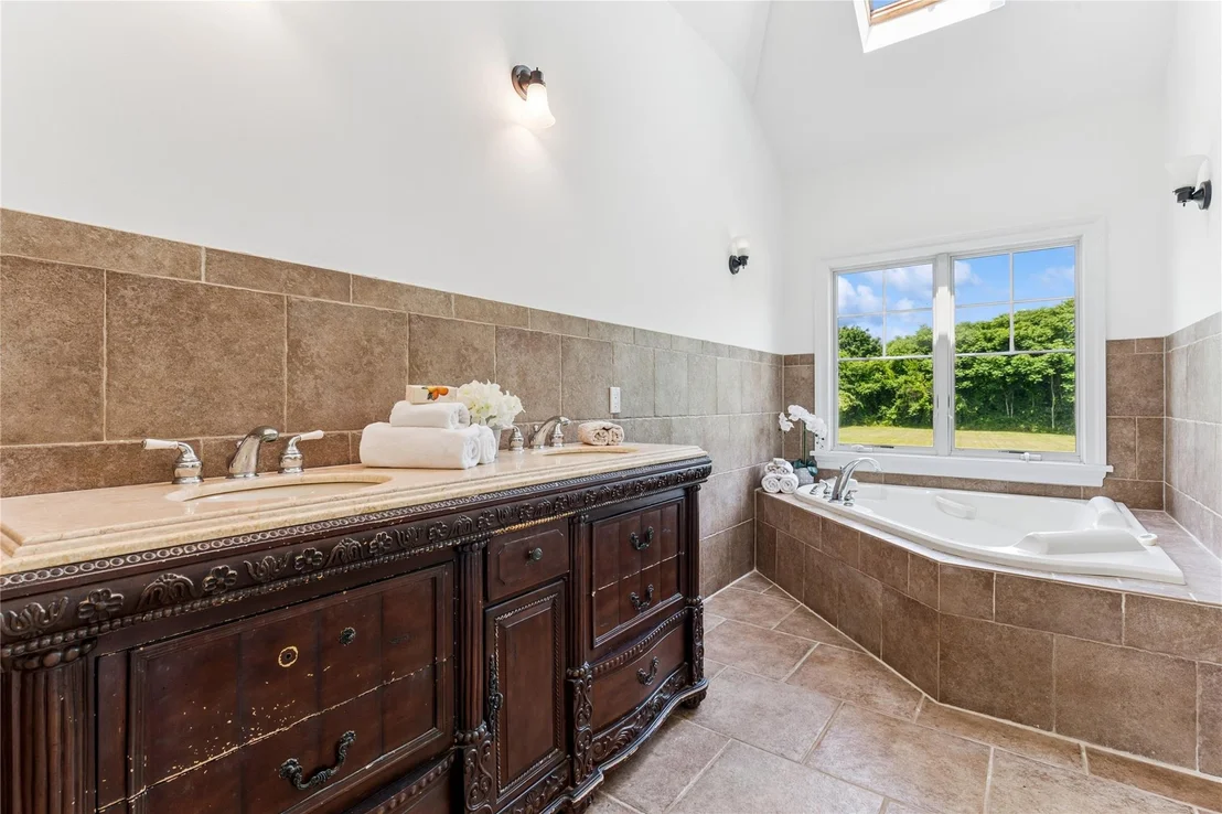 Photo of 1465 Ackerly Pond Lane