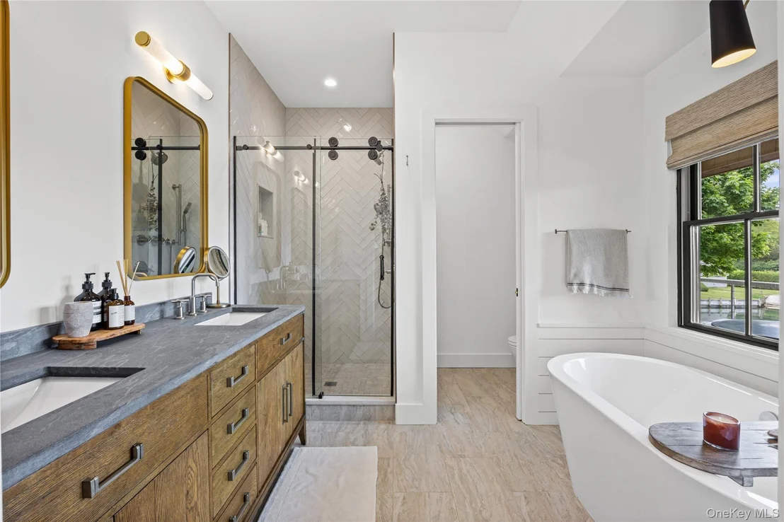 Photo of 405 Williamsburgh Drive