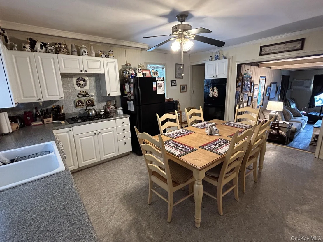 Photo of 220 Larch Lane