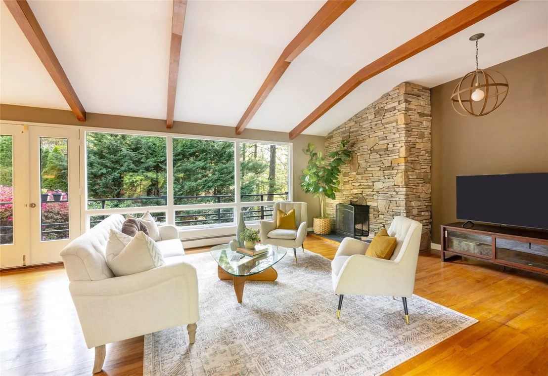 Photo of 80 Colonial Avenue
