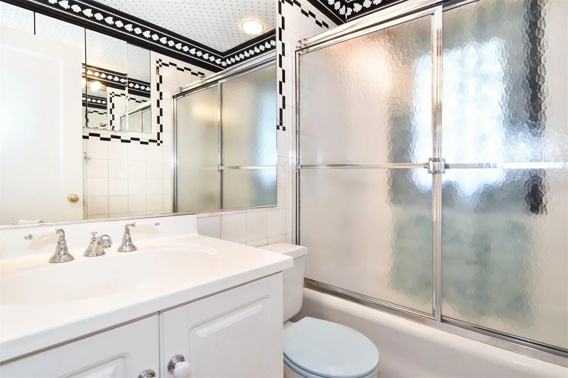 Photo of 1028 Esplanade
