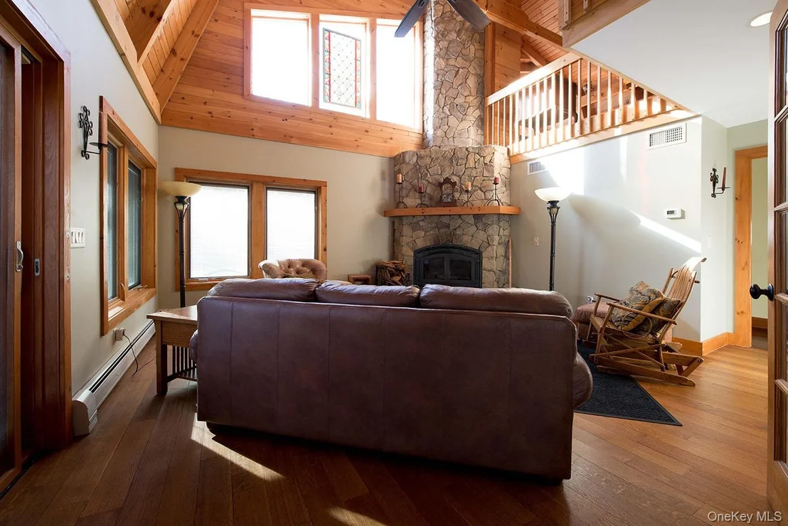 Photo of 1644 Lakes Road