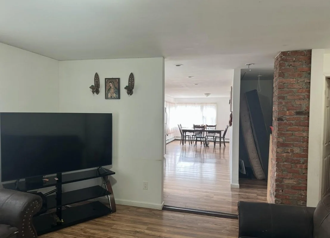 Photo of 553 Raynor Avenue