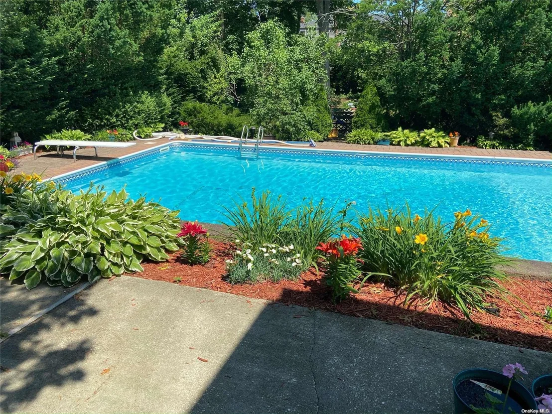 Photo of 42 Tanglewood Drive