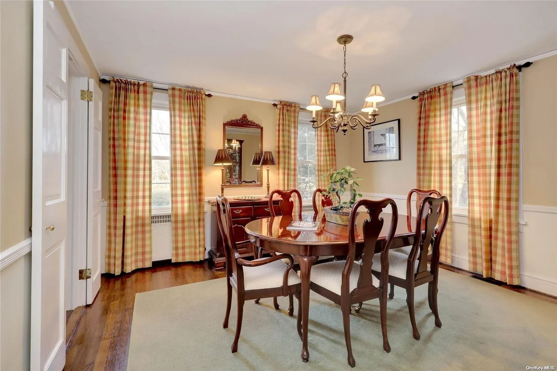Photo of 87 W Islip Road
