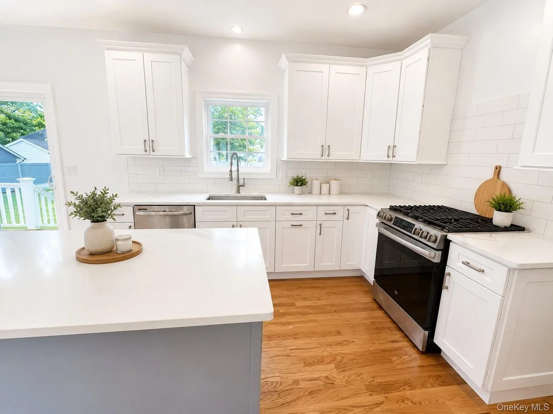 Photo of 7 Edgewater Drive