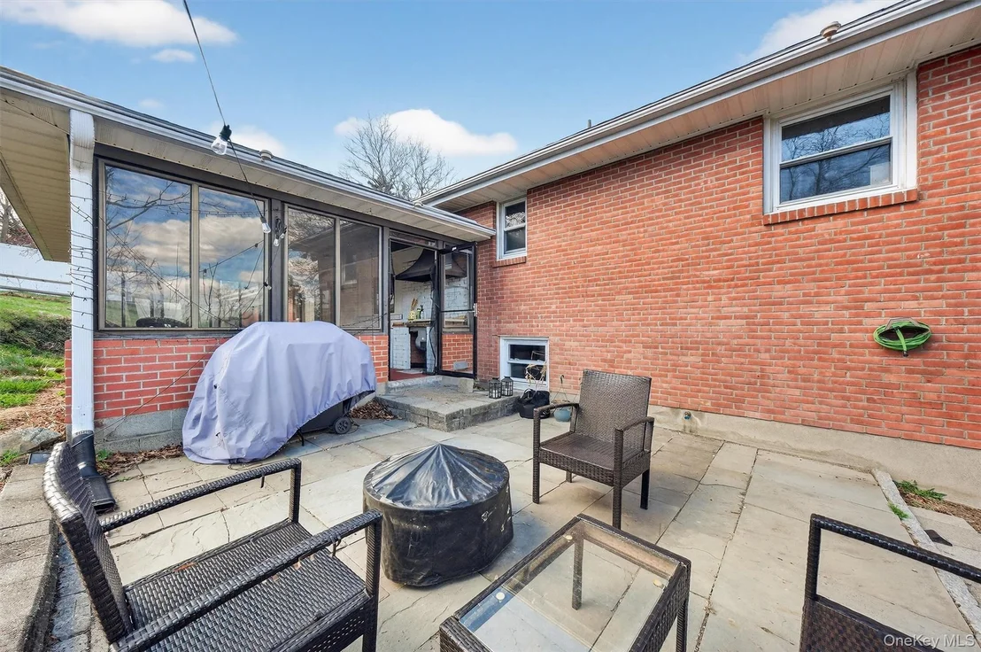 Photo of 216 Edgewood Drive N