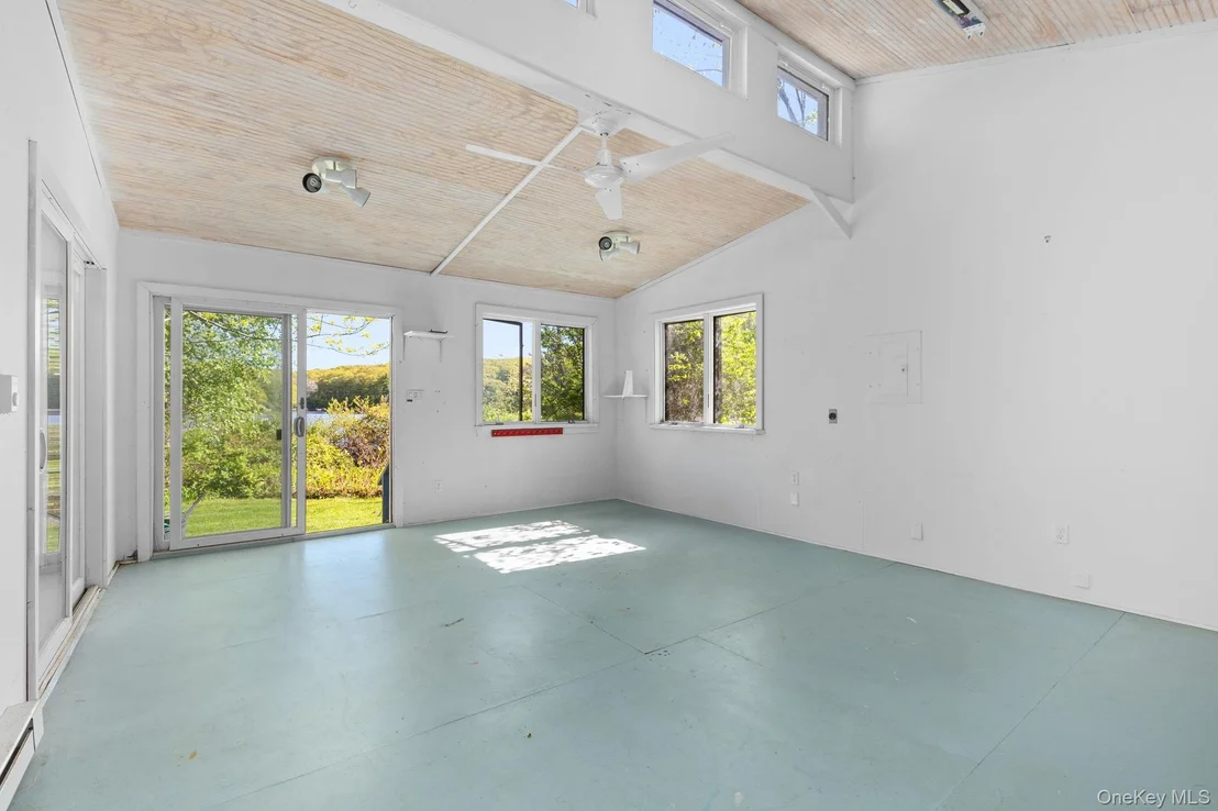 Photo of 122 Dutchess Drive