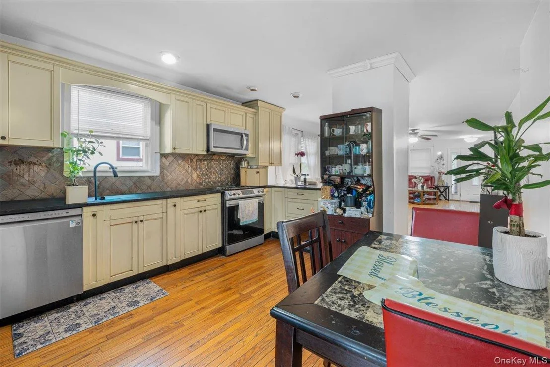 Photo of 25 3rd Avenue