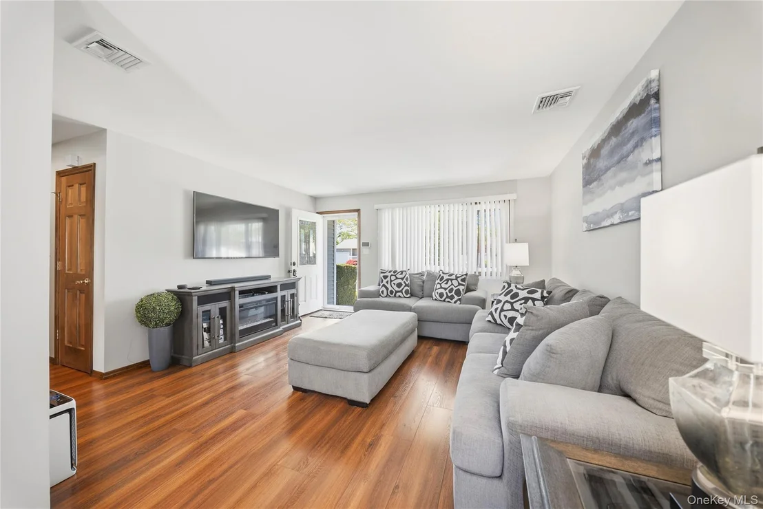 Photo of 23 Selden Boulevard