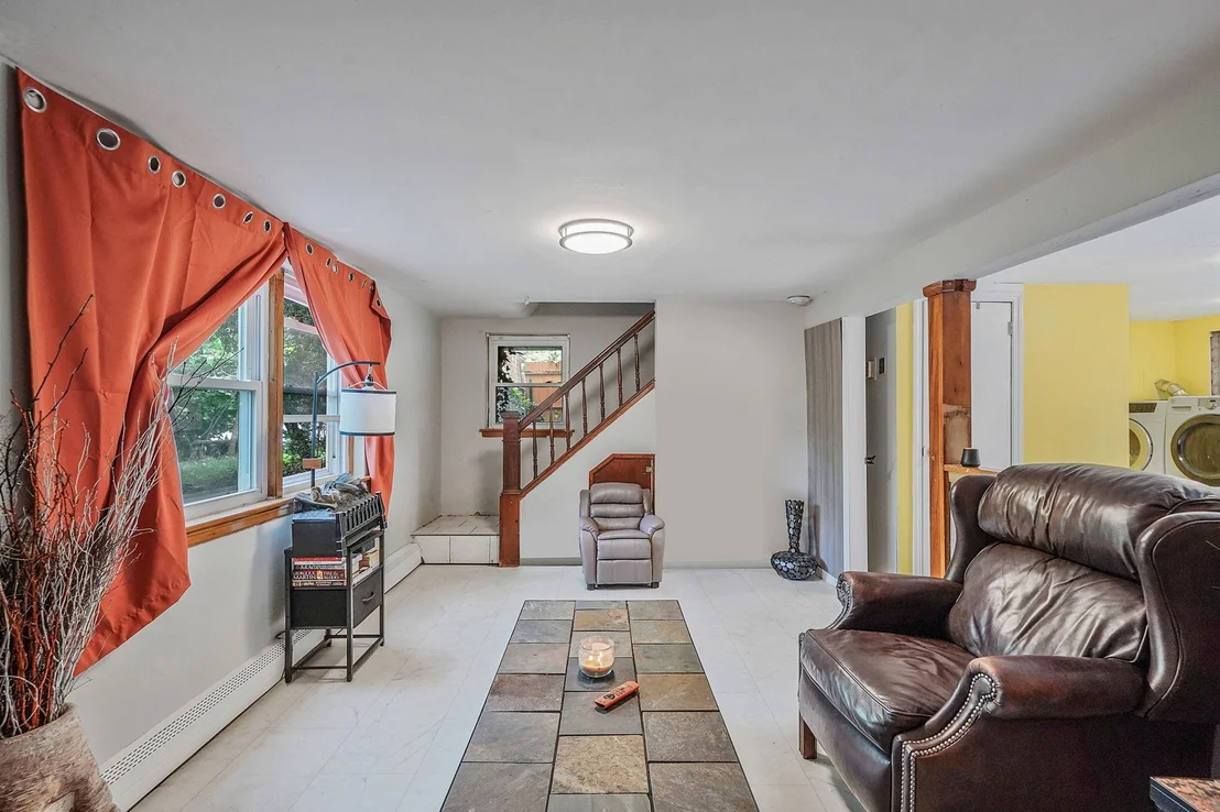 Photo of 2 Queen Drive