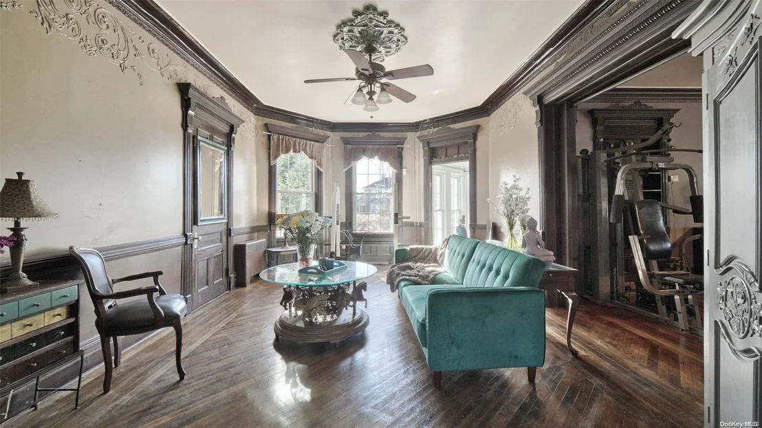 Photo of 250 Clocks Boulevard