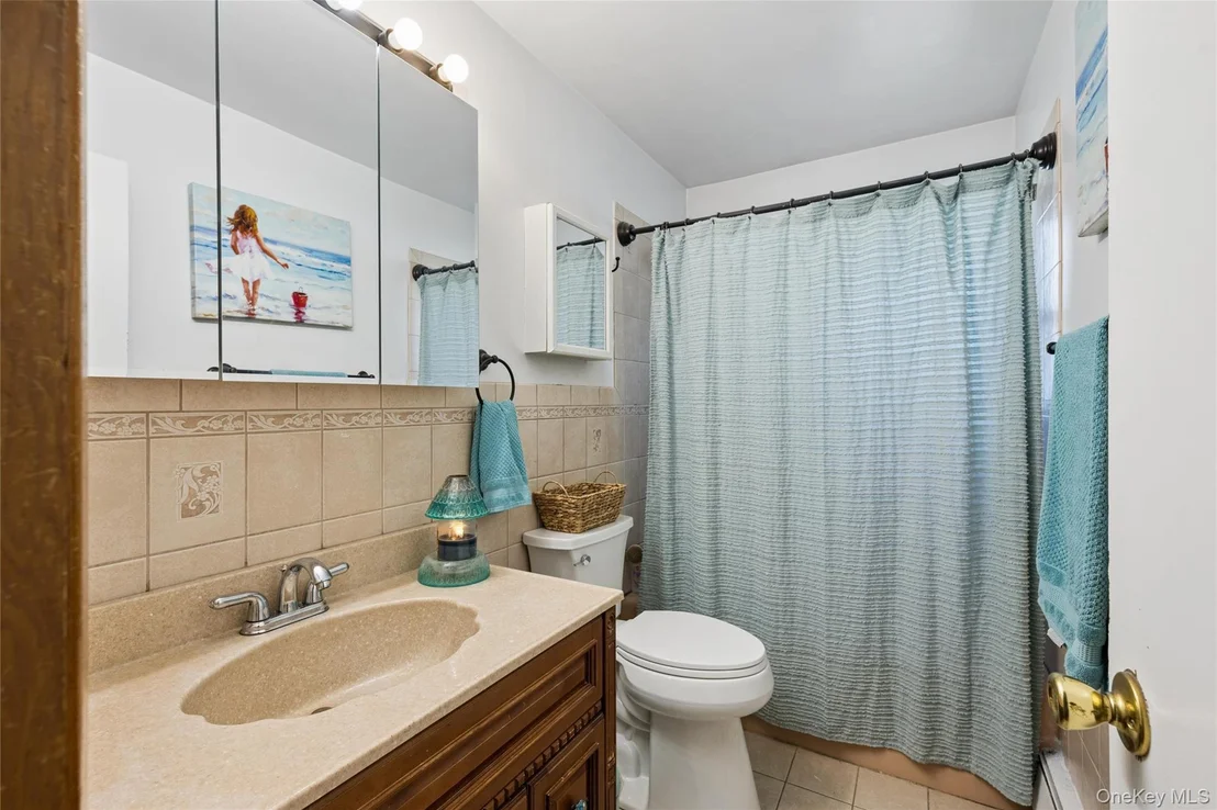 Photo of 231 E Hampton Road