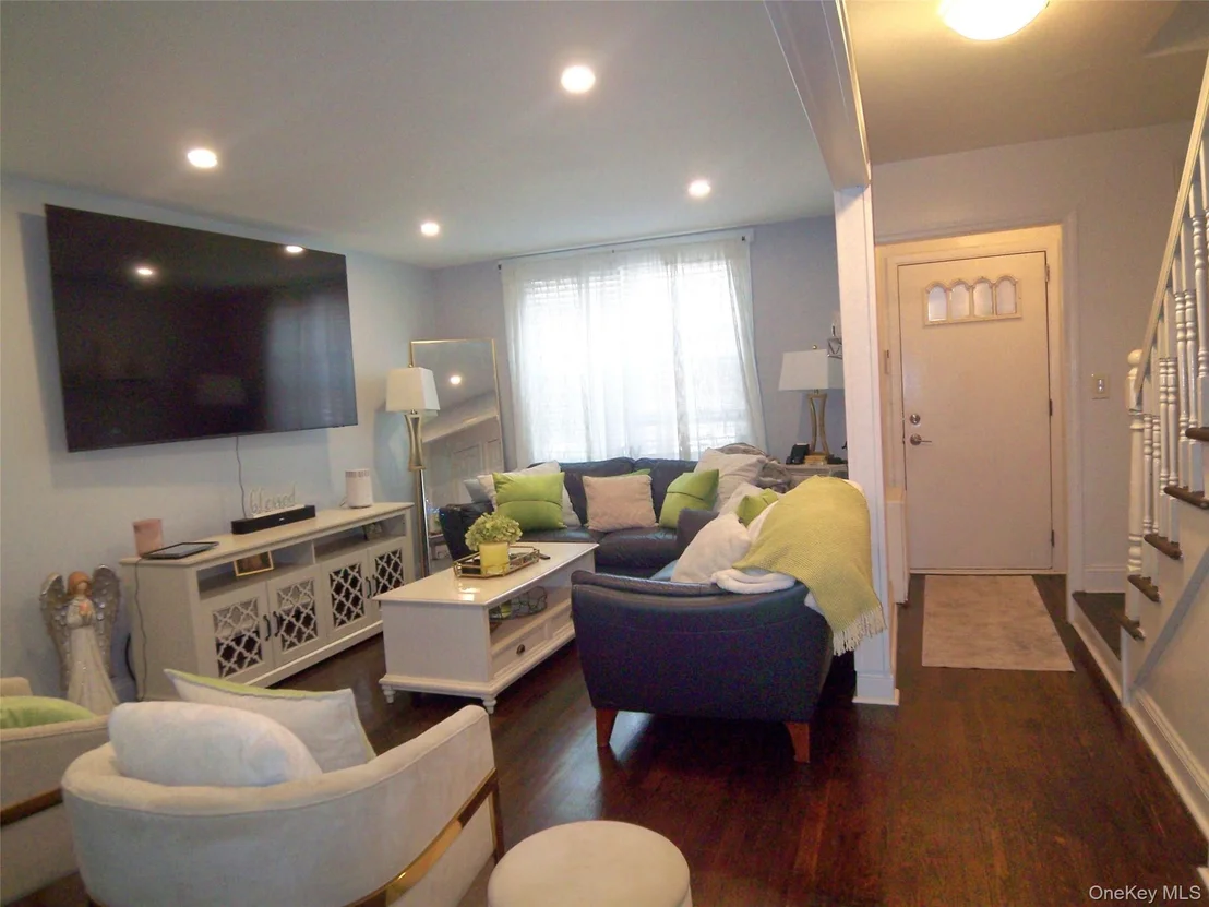 Photo of 4382 Byron Avenue