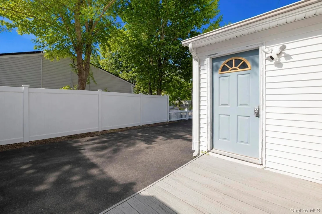 Photo of 117 Selden Boulevard