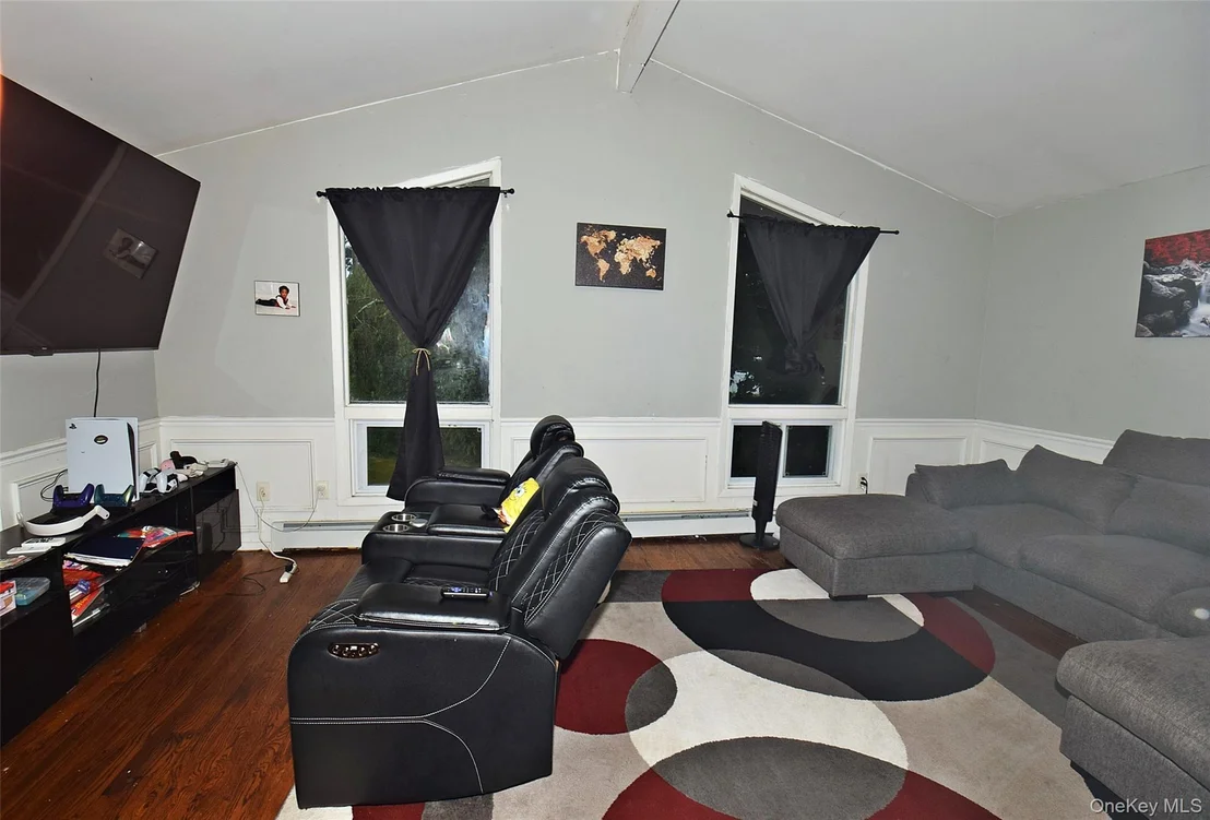 Photo of 143 Meadowmere Avenue