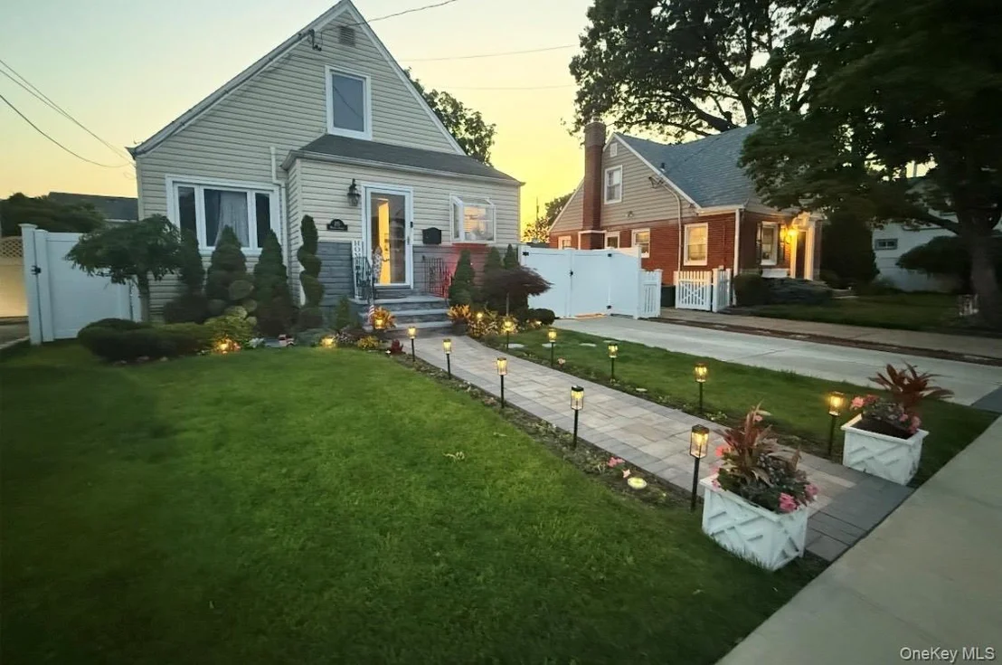 Photo of 215 Monroe Street