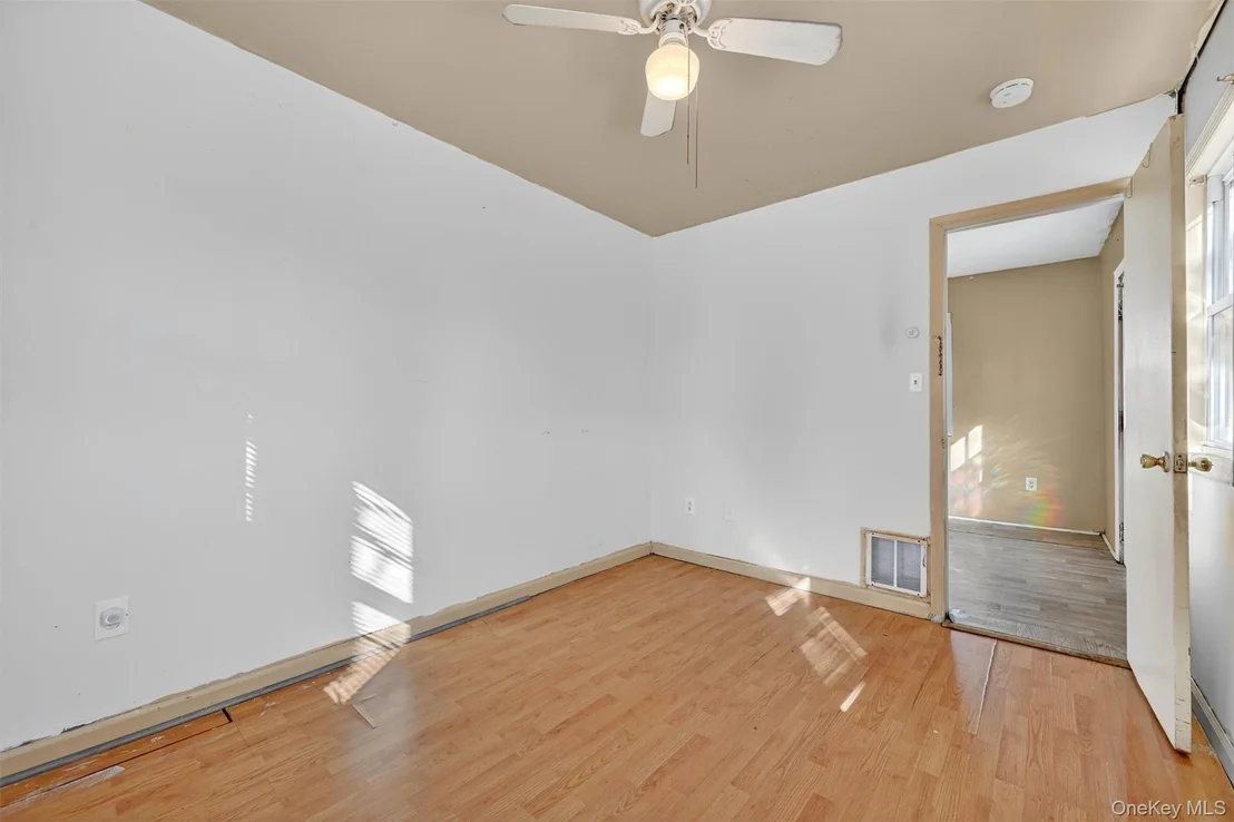 Photo of 1187 Burlingham Road
