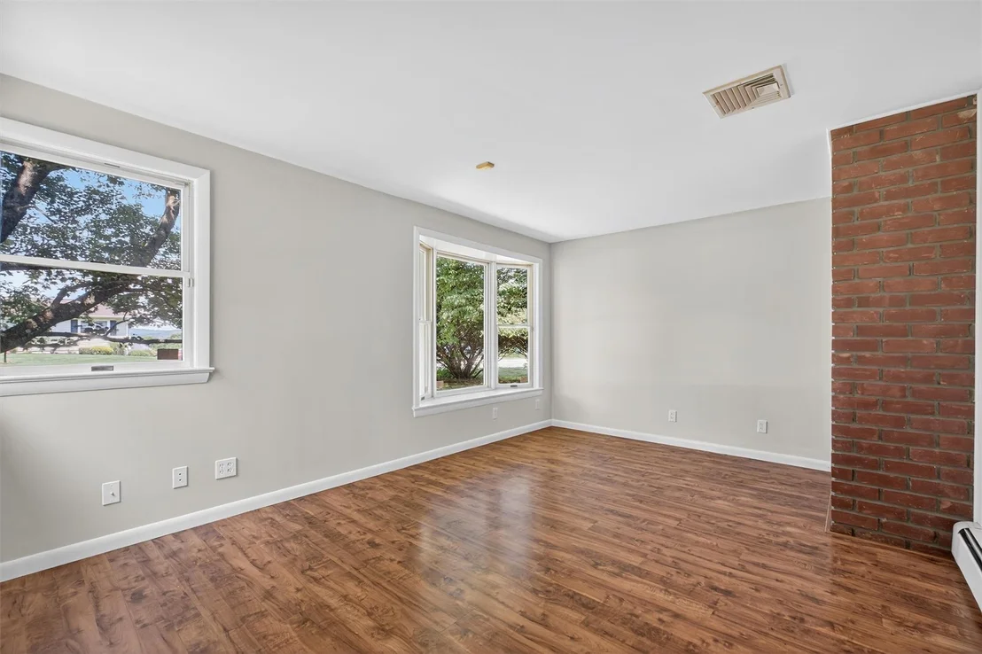 Photo of 21 Sunnycrest Road
