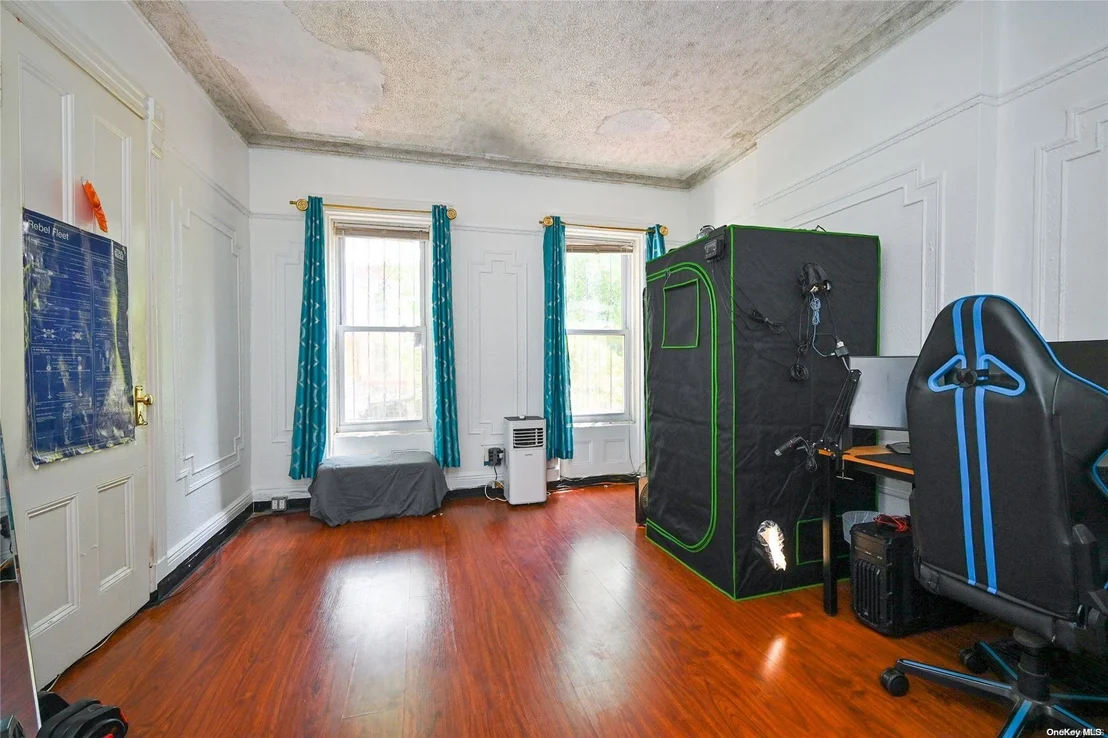 Photo of 468 Crescent Street