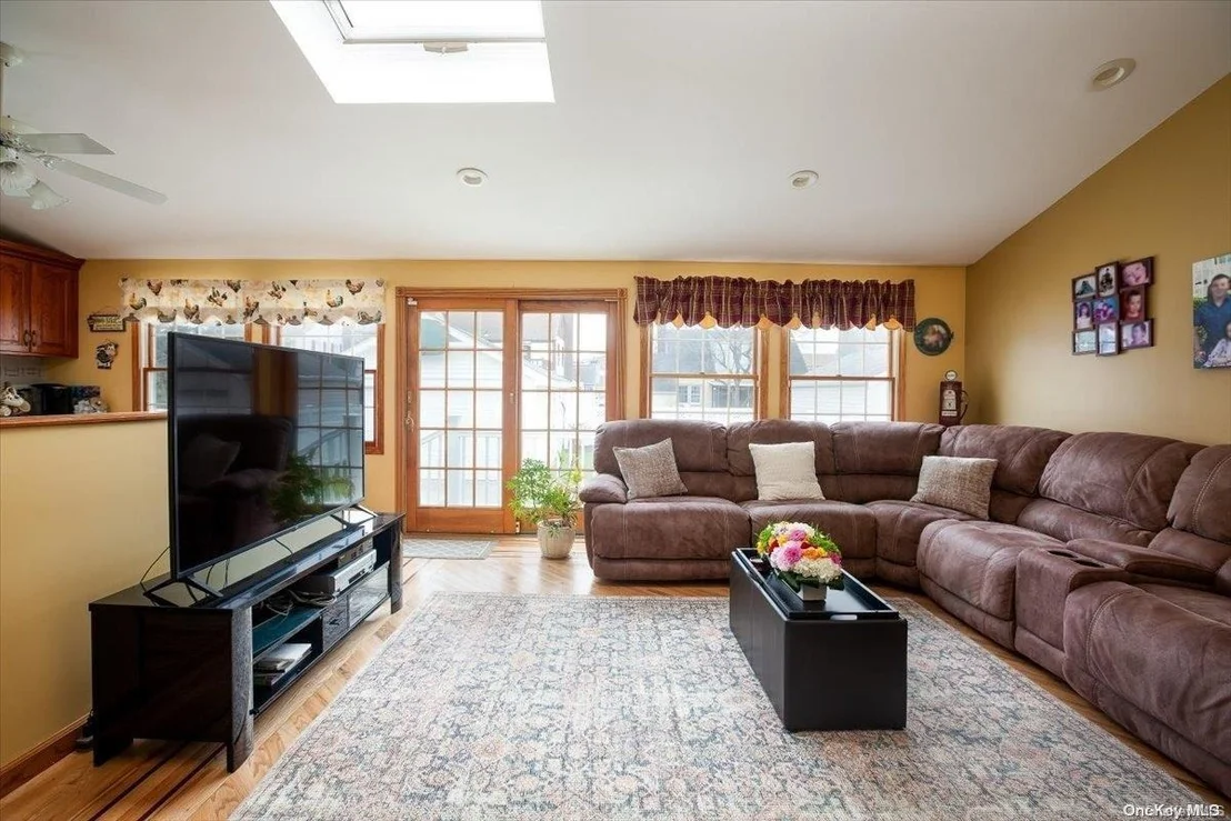 Photo of 46 Nassau Boulevard