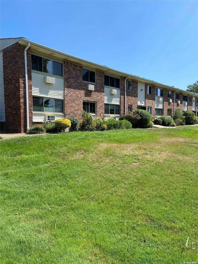 Photo of Unit 2B at 2417 Union Boulevard