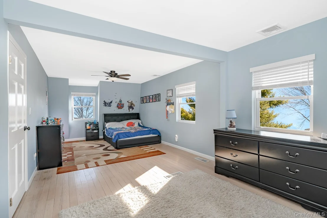 Photo of 2431 Riverside Drive