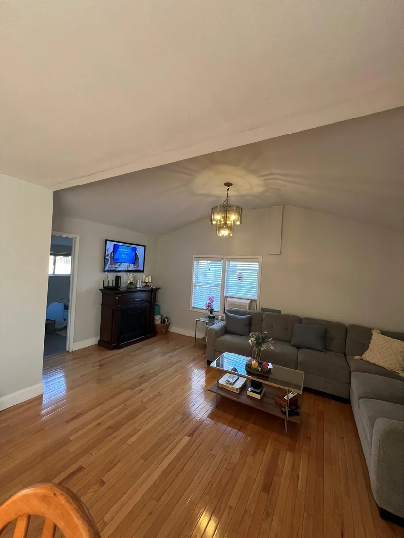 Photo of 907 Americus Avenue