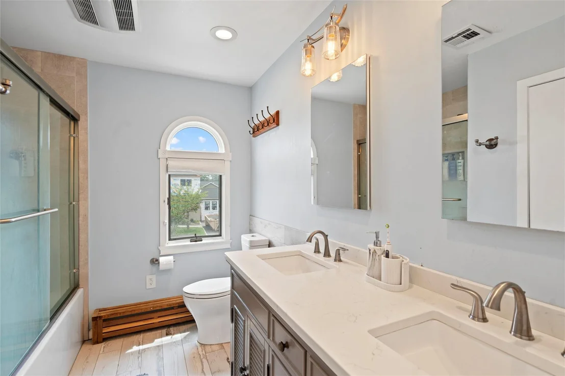 Photo of 10 Lillian Lane