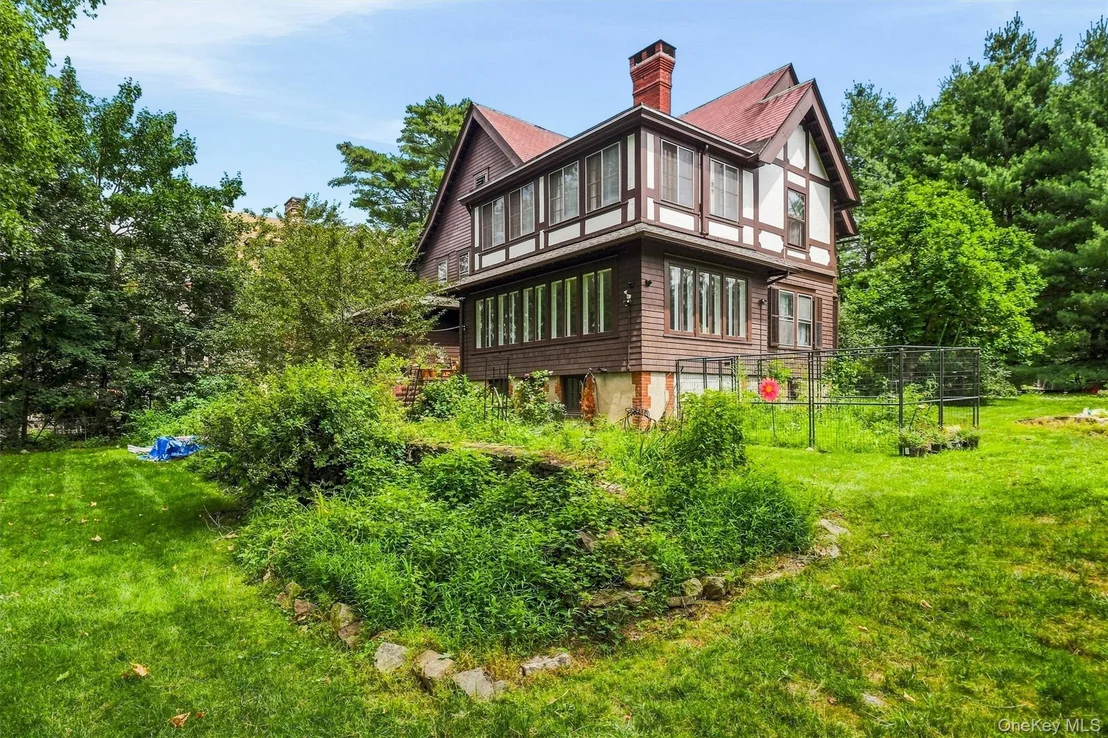 Photo of 83 Hooker Avenue